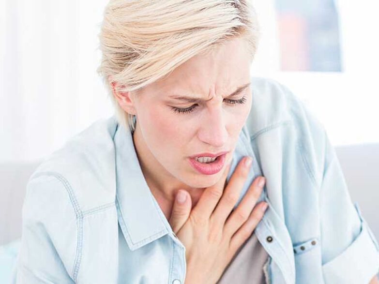 Das Atmen bei thorakaler Osteochondrose verursacht Schmerzen und ein Engegefühl. 