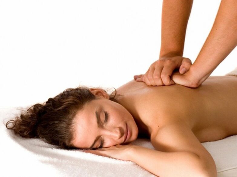 Massage ist zur Vorbeugung und Behandlung von Osteochondrose der Halswirbelsäule indiziert.